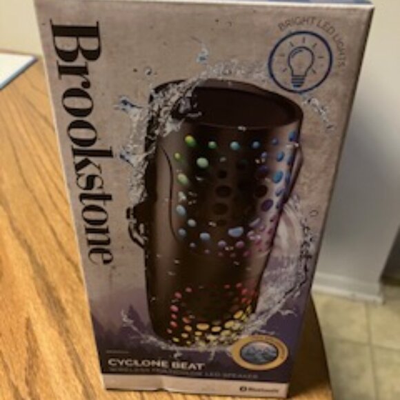 NEW In Unopened Box Brookstone Cyclone Beat Wireless Speaker - Picture 1 of 7